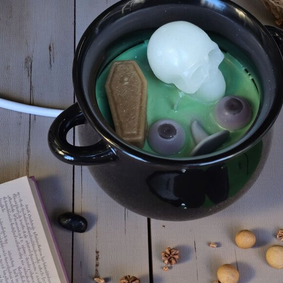 Handmade ✦ Witch’s Cauldron Candle ✦ Coffee Cake Vanilla Cinnamon Brandy Soy Wax - Picture 4 of 6